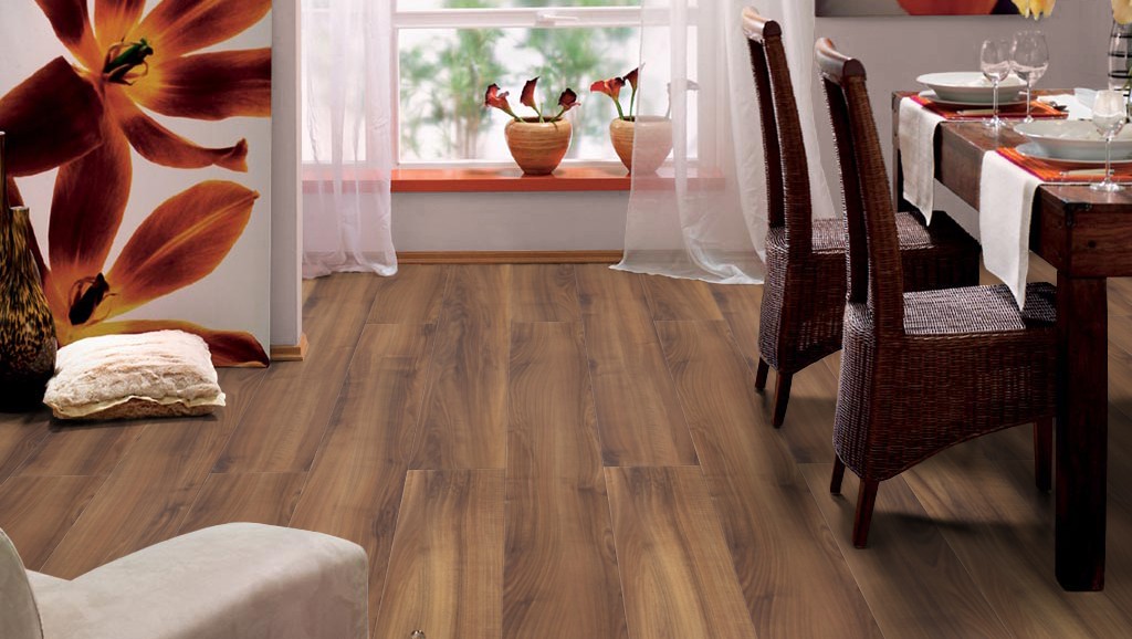 Ламинат Haro Tritty 100 Орех Итальянский 542076 1282×193×8 фото в интерьере Ламинат Haro Tritty 100 Орех Итальянский 542076 1282×193×8 фото в интерьере